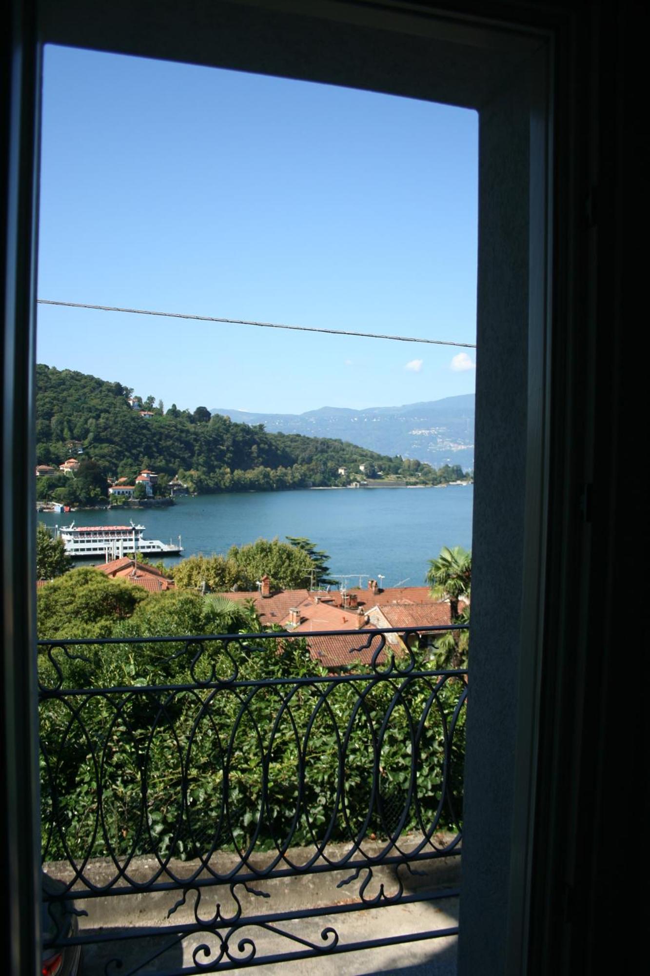 Appartamenti I Fiori Del Lago Laveno Dış mekan fotoğraf