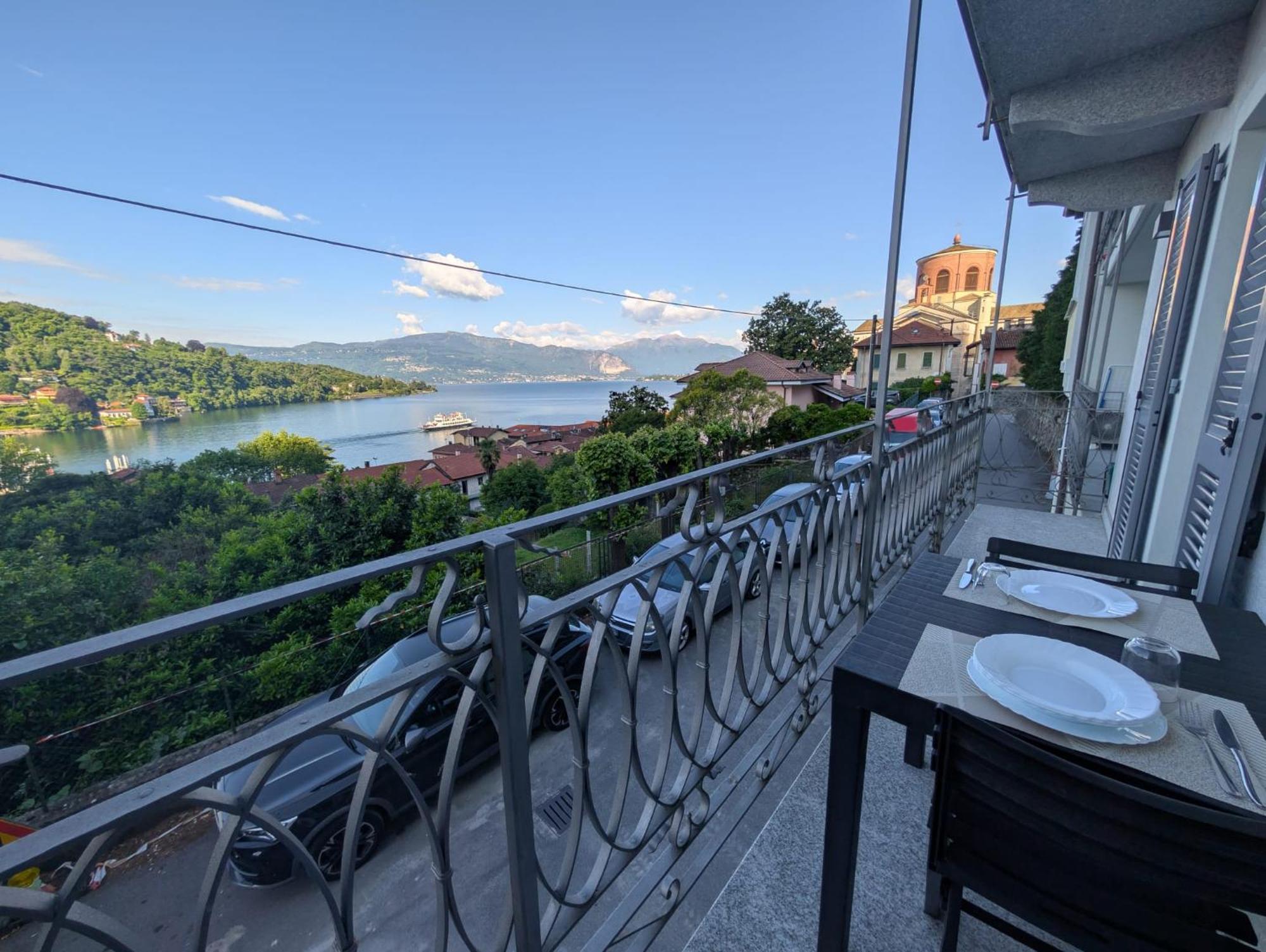 Appartamenti I Fiori Del Lago Laveno Dış mekan fotoğraf